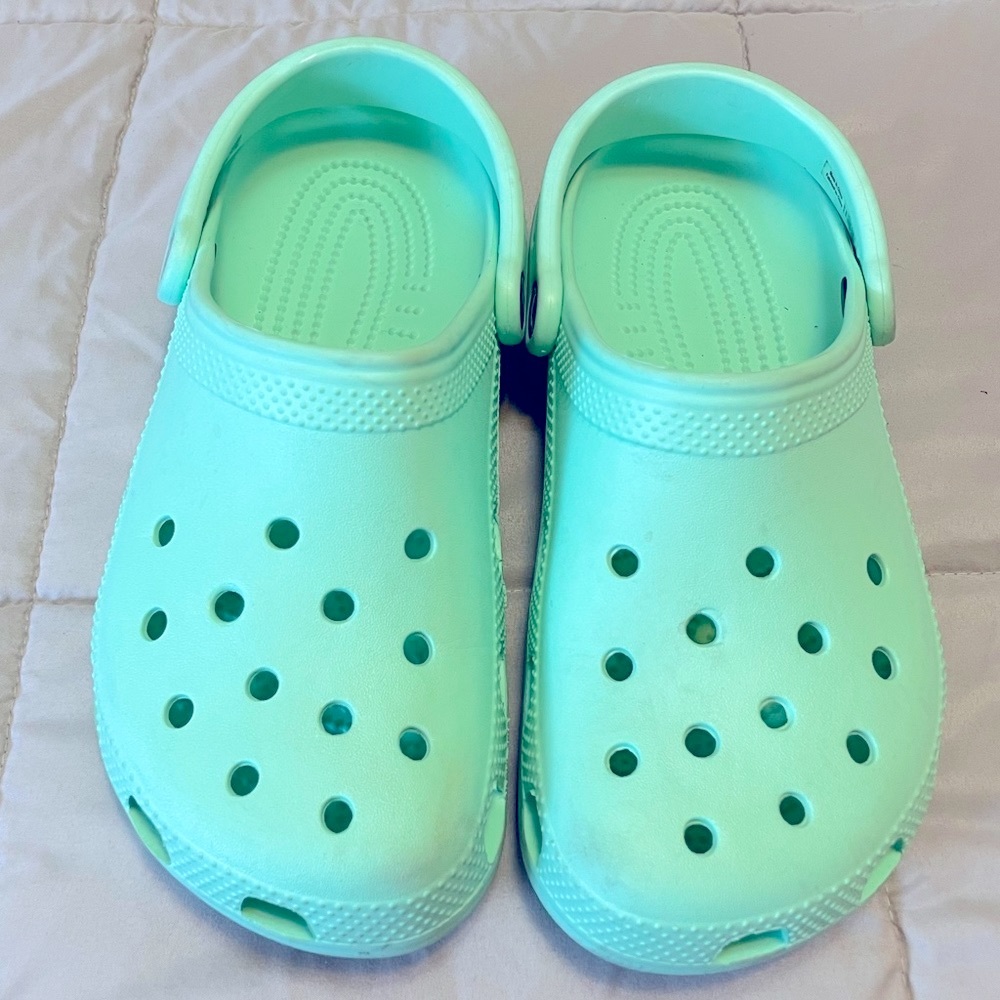 Mint crocs